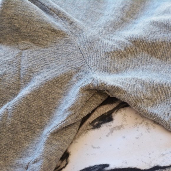 Forever 21‎ Grey Sweatshirt - Picture 4 of 7